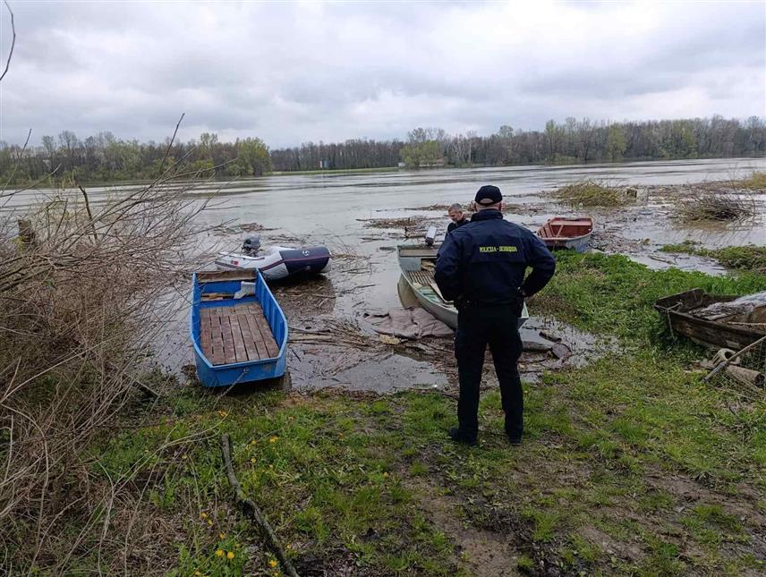 БРЧКО, 31. МАРTА /СРНА/ - У кориту ријеке Саве у Брезовом Пољу код Брчког данас је пронађено тијело непознатог лица, чији идентитет утврђује полиција, речено је у брчанској Полицији.