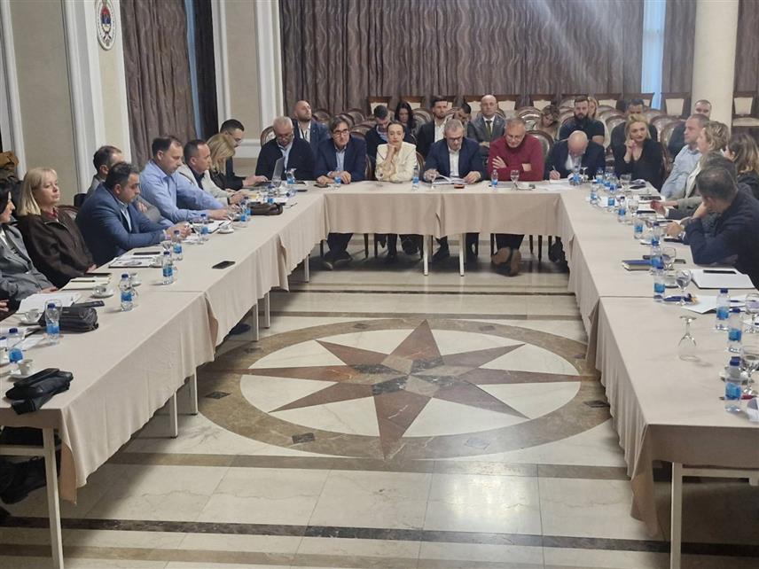 БАЊАЛУКА, 31. МАРТА /СРНА/ - На округлом столу, који је одржан данас у Бањалуци у оквиру активности Савјета за развој Републике Српске, констатовано је да треба утврдити приоритете у смислу креирања додатних електронских услуга које ће бити најкорисније за грађане и за привреду.