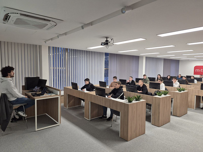 ИСТОЧНО САРАЈЕВО, 3. МАРТА /СРНА/ - Удружење "Стелекс" студената Електротехничког факултета Универзитета у Источном Сарајеву покренуло је бесплатну школу програмирања, аутоматике и електронике за ученике средњих школа.