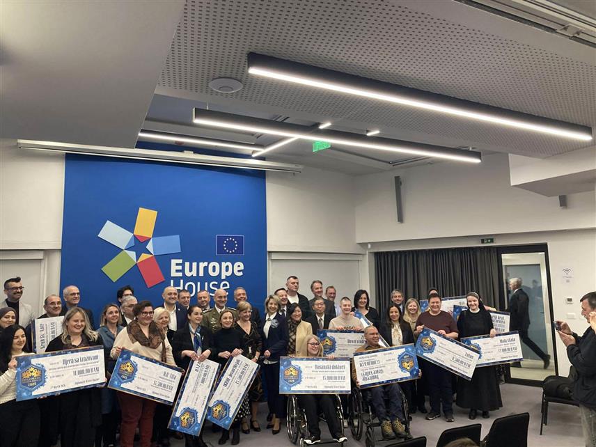 САРАЈЕВО, 3. МАРТА /СРНА/ - Организациони одбор Дипломатског зимског базара објавио је да је прикупљено 310.000 КМ које ће бити распоређене на 28 организација које пружају подршку дјеци и младима широм БиХ.