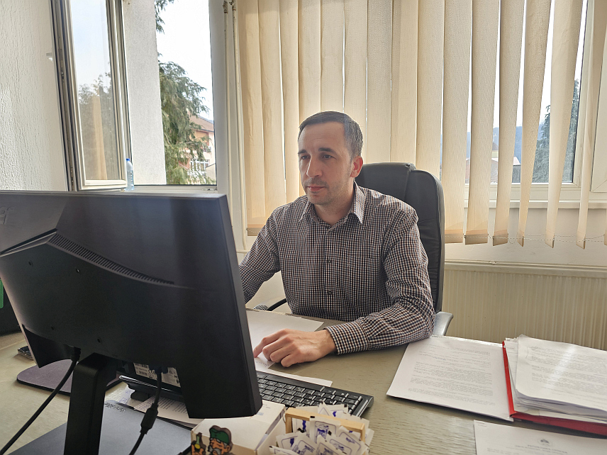 УГЉЕВИК, 4. МАРТА /СРНА/ - Прољећна сјетва у Угљевику планирана је на 4.395 хектара, од чега ће кукурузом бити засијано 3.979 хектара обрадивог земљишта, изјавио је Срни начелник општинског Одјељења за пољопривреду Данко Мијатовић.