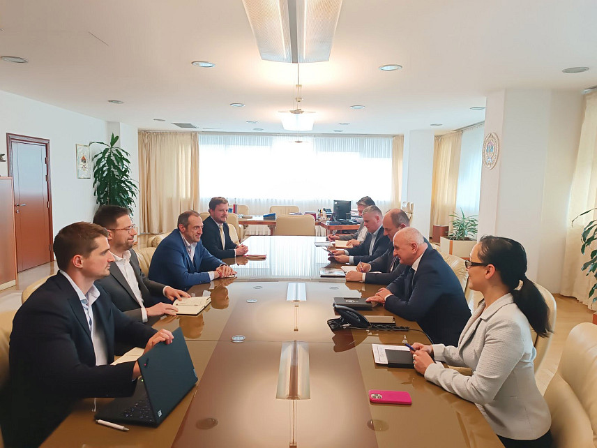 БАЊАЛУКА, 4. МАРТА /СРНА/ - Састанак министра енергетике и рударства Петра Ђокића и представника ЕБРД-а консултантске куће "ПвЦ" /PwC/ одржан данас у Бањалуци.