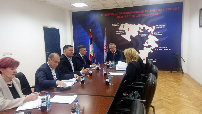 ПАЛЕ, 5. МАРТА /СРНА/ - Министар рада и борачко-инвалидске заштите Републике Српске Радан Остојић разговарао је са директором Завода за запошљавање Републике Српске Дамјаном Шкипином.
