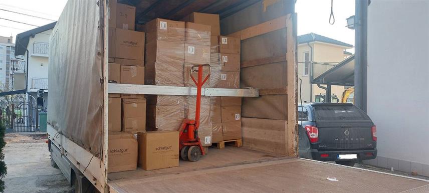 БАЊАЛУКА, 5. МАРТА /СРНА/ - Службеници Управе за индиректно опорезивање /УИО/ БиХ одузели су већу количину робе широке потрошње, која је била намијењена за интернет продају, вриједности 205.000 КМ.