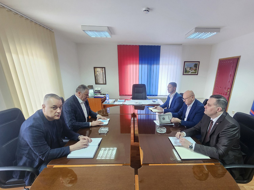 ИСТОЧНИ СТАРИ ГРАД, 5. МАРТА /СРНА/ - Министар за просторно уређење, грађевинарство и екологију Републике Српске Бојан Випотник састао се са начелником општине Источни Стари Град Бојом Гашановићем.