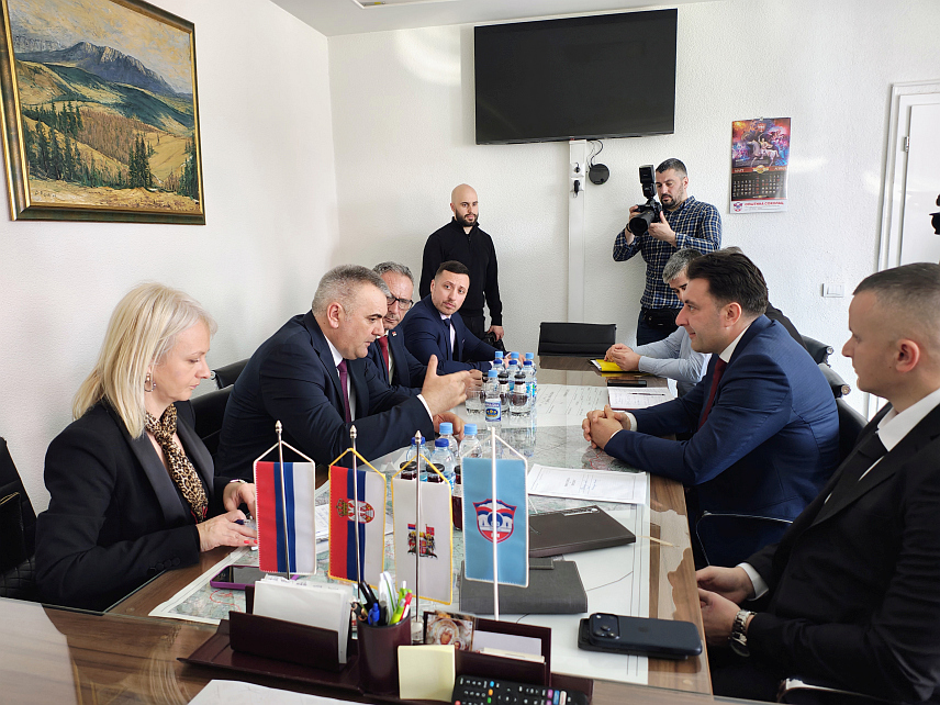 СОКОЛАЦ, 5. МАРТА /СРНА/ - Предсједник Владе Републике Српске Саво Минић на састанку са начелником Сокоца Страхињом Башевићем.