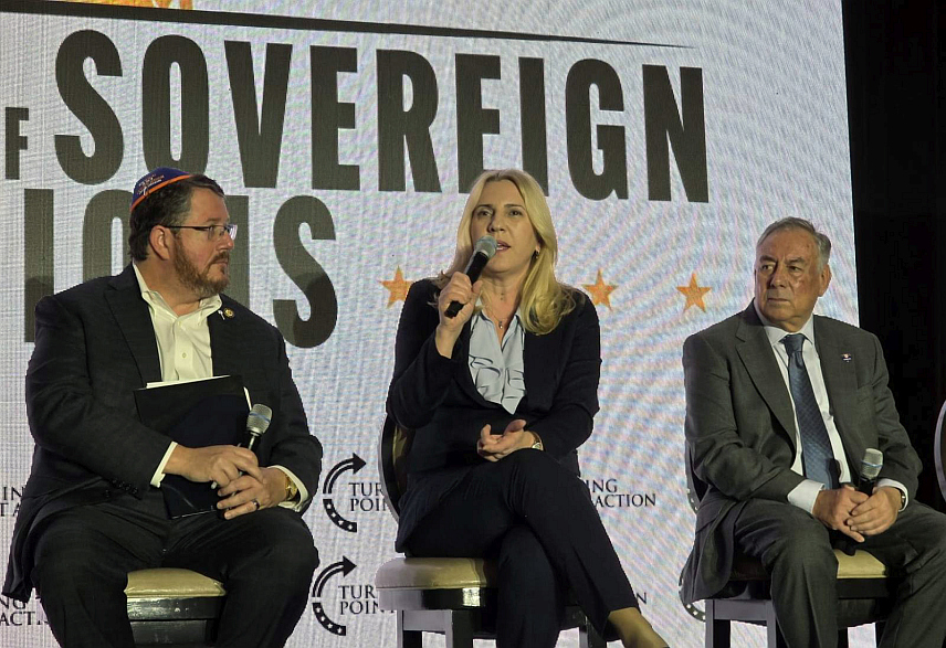 ВАШИНГТОН, 5. МАРТА /СРНА/ - Српски члан Предсједништва БиХ Жељка Цвијановић учествује на панелу "Национални суверенитет и стране миграције" у оквиру самита Савеза суверених нација, који се одржава у Вашингтону.