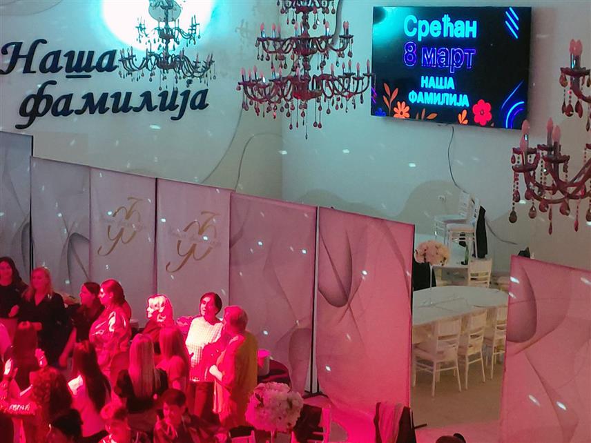 ​МИЛИЋИ, 5. МАРТА /СРНА/ - Осмомартовско окупљање чланица СНСД-а одржано вечерас у Милићима. Прослави у Милићима присуствовало је око 200 чланица странке.