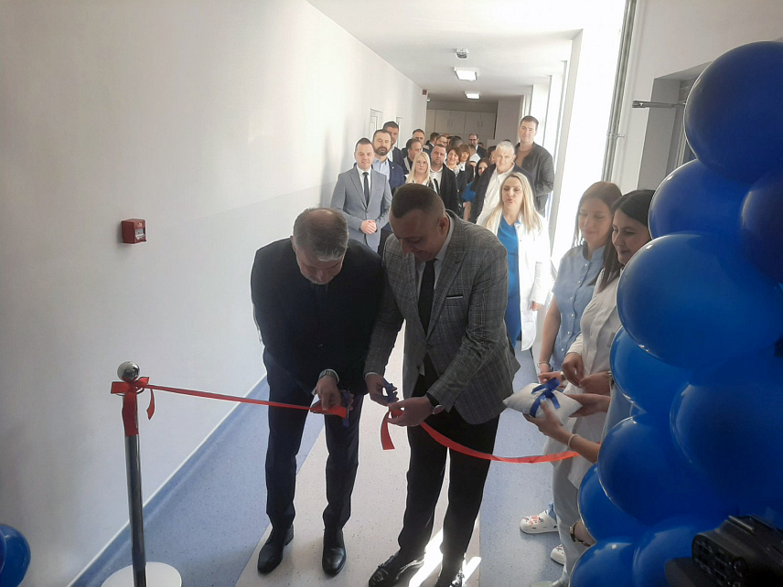 ФОЧА, 6. МАРТА /СРНА/ - Министар здравља и социјалне заштите Републике Српске Ален Шеранић и вршилац дужности директора Универзитетске болнице Фоча Ненад Лаловић отворили су данас Одјељење интензивне медицине за нехируршке гране које је опремљено по свјетским стандардима.