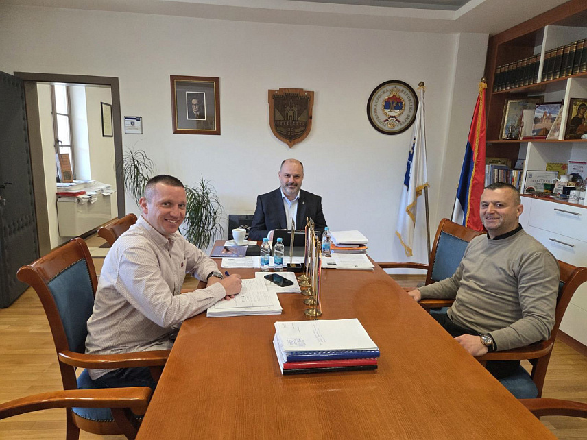 ВИШЕГРАД, 6. МАРTА /СРНА/ - Начелник општине Вишеград Младен Ђуревић и директор Туристичке организације Вишеград Јадранко Јањић разговарали су данас о организацији ходочашћа 22. марта до Спомен-комплекса Стари Брод, чији је циљ да се на достојанствен начин ода почаст жртвама и очува култура сјећања.