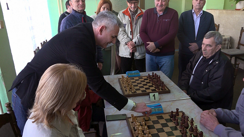 БРЧКО, 6. МАРТА /СРНА/ - Градоначелник Брчко дистрикта Синиша Милић отворио је данас традиционални брзопотезни шаховски турнир у организацији Удружења пензионера, корисника Фонда за пензијско и инвалидско осигурање /ПИО/ Републике Српске.