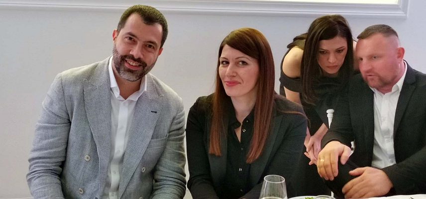 ДОБОЈ, 6. МАРТА /СРНА/ - Организациони секретар СНСД-а Игор Додик присуствовао је вечерас у Добоју осмомартовској прослави градског Актива жена ове странке.