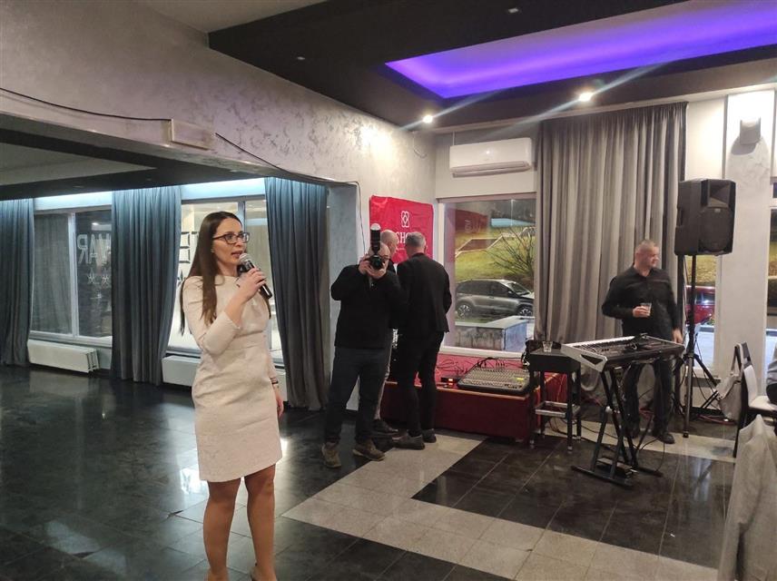 ДРВАР, 7. МАРТА /СРНА/ - Актив жена и Општински одбор СНСД-а Дрвар организовали су прославу Међународног дана жена која је окупила више од 200 дама, чиме је потврђена снага женског заједништва и солидарности у овој локалној заједници.Предсједник Актива жена СНСД-а Дрвар Душица Рунић обраћање на прослави.