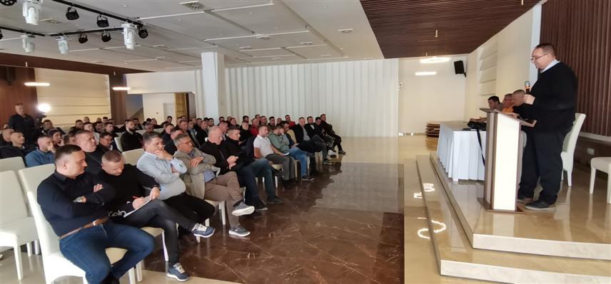 ДОБОЈ ЈУГ, 7. МАРТА /СРНА/ - На данашњој сједници пленума Конзорцијума логистика БиХ, која се одржава у општини Добој Југ, органи овог тијела донијеће одлуку о регионалном одговору превозника Бриселу.