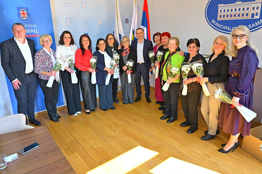 ШАМАЦ, 8. МАРТА /СРНА/ - Начелник општине Шамац Ђорђе Милићевић и предсједник Скупштине општине Симо Варадиновић поводом Међународног дана жена уприличили су дружење са дамама које дјелују на подручју ове локалне заједнице и које радом, знањем и ангажманом знатно доприносе општини.