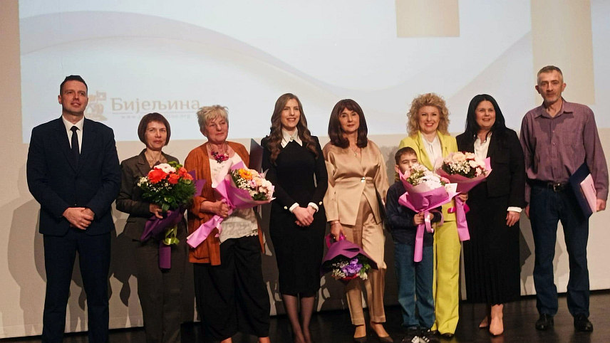 БИЈЕЉИНА, 9. МАРТА /СРНА/ - У Бијељини су данас традиционално поводом 8. марта - Међународног дана жена уручена признања женама из овог града које су допринијеле развоју ове локалне заједнице.