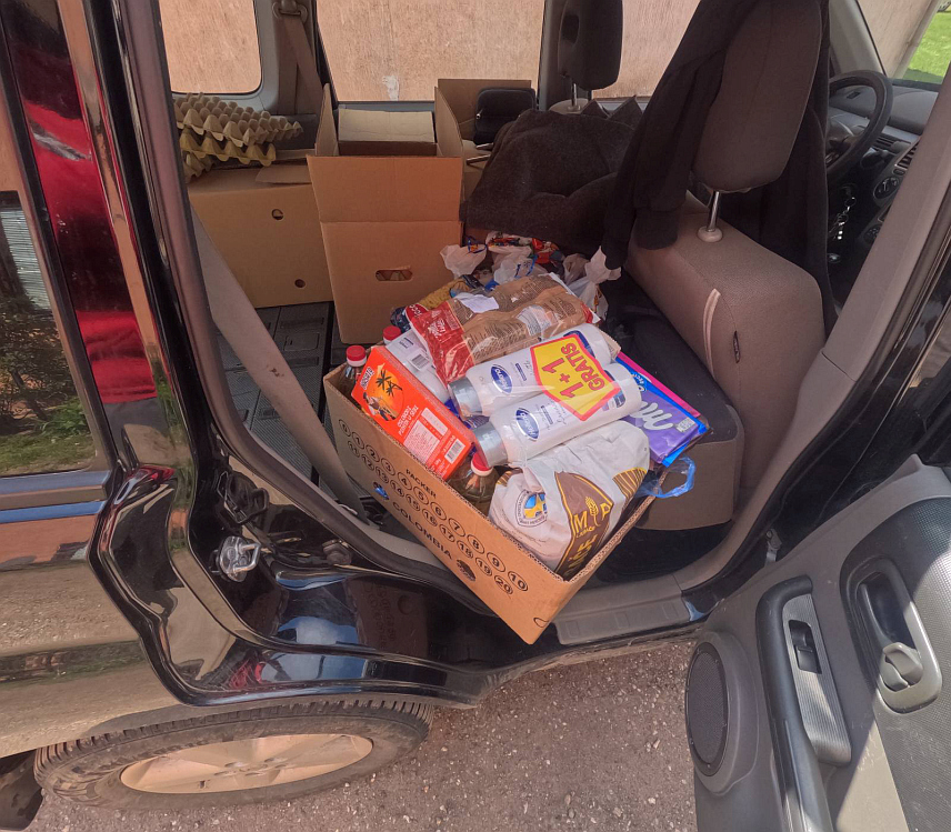 МИЛИЋИ, 11. АПРИЛА /СРНА/ – Управа Српске православне црквене општине Милићи организовала је хуманитарну акцију поводом Васкршњих празника у оквиру које су подијељени прехрамбени пакети и јаја парохијанима скромнијег материјалног стања, вишечланим породицама и дјеци са потешкоћама у развоју.