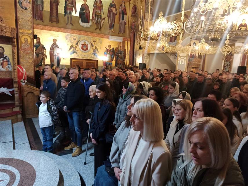 ЗВОРНИК, 12. АПРИЛА /СРНА – На подручју града Зворника у свим храмовима и црквама служене су јутрос васкршње литургије и прочитана васкршња посланица Његове светости патријарха српског Порфирија.