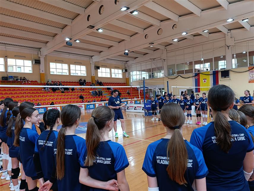 МРКОЊИЋ ГРАД, 13. АПРИЛА /СРНА/ - "Интернационални одбојкашки камп – Владимир Вања Грбић" почео је данас у Мркоњић Граду гдје је окупио 108 учесника из Републике Српске, ФБиХ и Србије.
