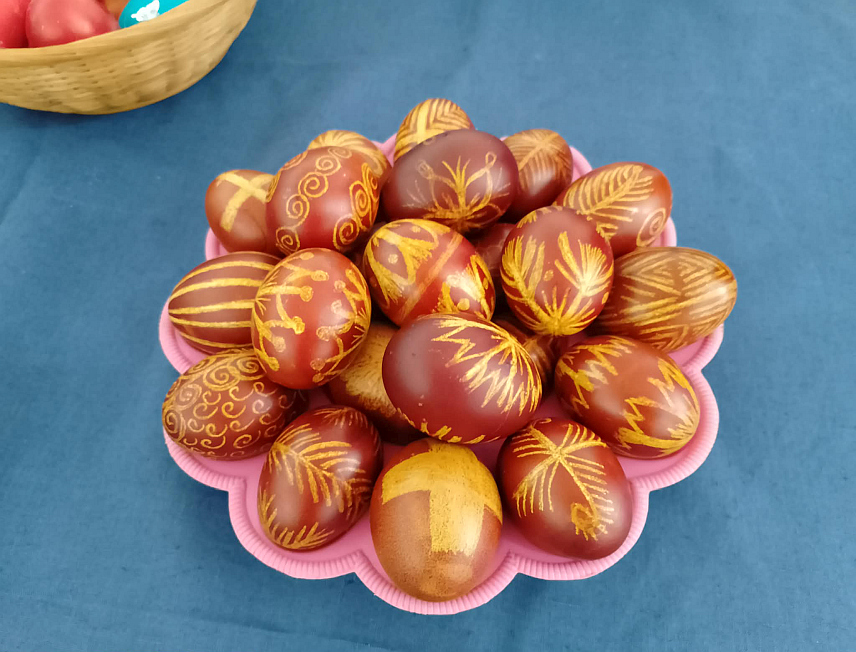 НОВИ ГРАД, 14. АПРИЛА /СРНА/ - У галерији у Новом Граду данас је отворена изложба васкршњих јаја и ликовних радова ученика новоградских основних школа.