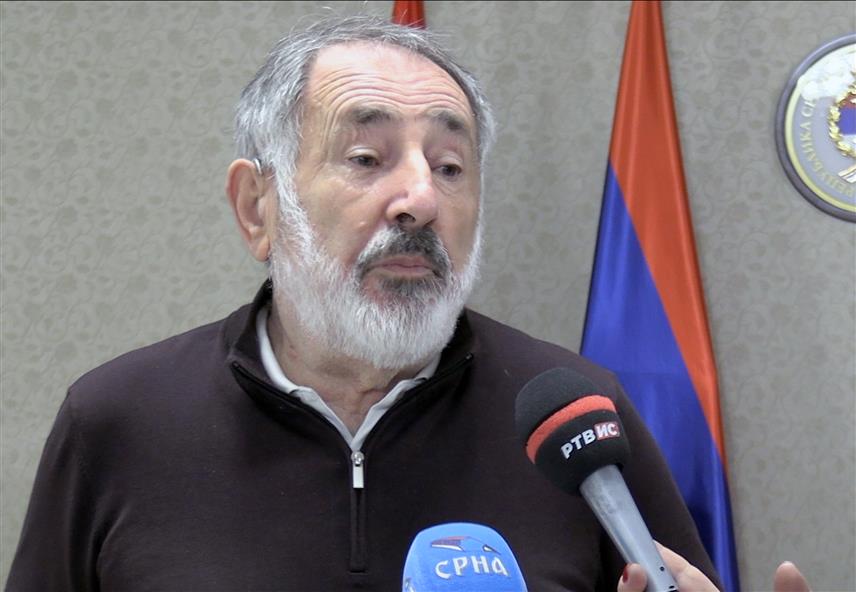 ИСТОЧНО САРАЈЕВО, 14. АПРИЛА /СРНА/ - Јавни форум против ревизије историјских чињеница о Другом свјетском рату и ратним дешавањима крајем 20. вијека у Сарајеву понудиће само историјске истине и документе, а не фалсификате, те политичке, идеолошке и националне флоскуле, рекао је данас у Источном Сарајеву један од организатора скупа Душан Шеховац.