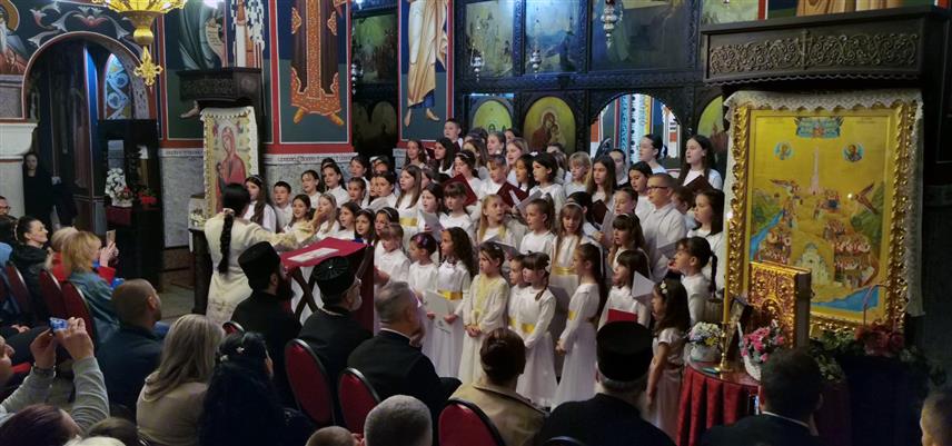 ДОБОЈ, 14. АПРИЛА /СРНА/ - Дјечији црквени хор "Јавор", који дјелује при добојском Храму Светих апостола Петра и Павла, одржао је вечерас у Добоју васкршњи концерт.