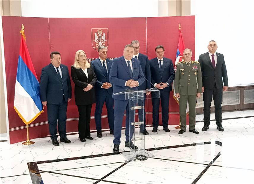 БЕОГРАД, 15. АПРИЛА /СРНА/ - Предсједник СНСД-а Милорад Додик поручио је данас у Београду да је Република Српска, заједно са Србијом, промовисала политику војне неутралности и да све што се чини има за циљ одбрану народа и територије.