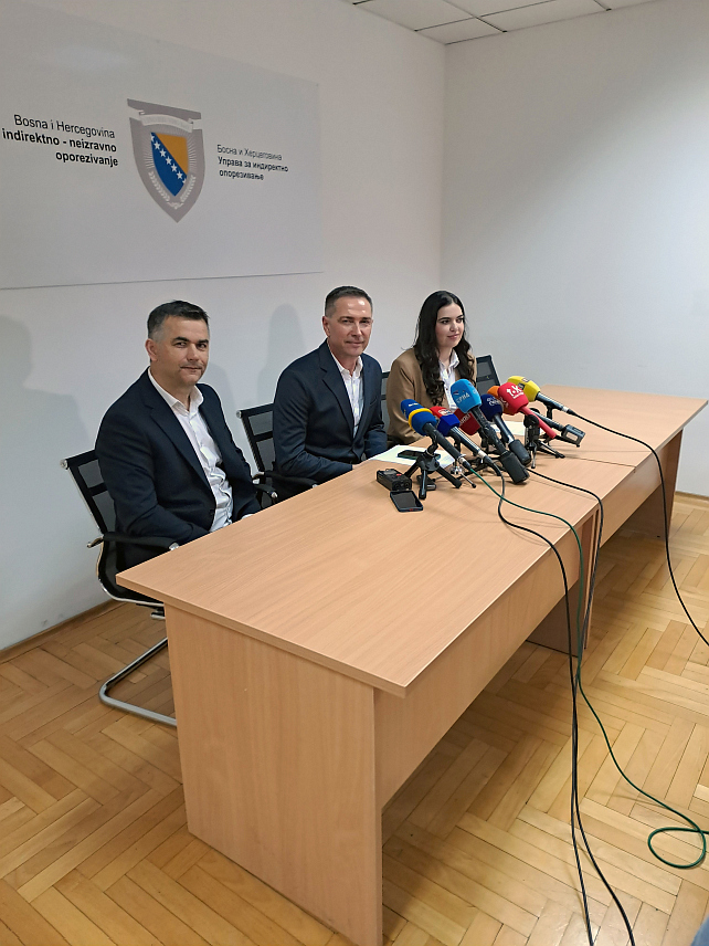 БАЊАЛУКА, 15. АПРИЛА /СРНА/ - Управа за индиректно опорезивање /УИО/ БиХ покренула је данас јавну кампању "Стоп шврецу" с циљем сузбијања незаконите продаје дувана и дуванских прерађевина.