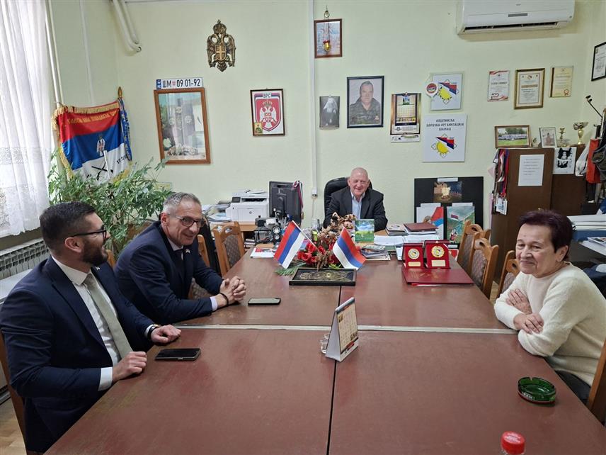 ШАМАЦ, 15. АПРИЛА /СРНА/ - Састанак министра рада и борачко-инвалидске заштите Републике Српске Радан Остојић са предсједником општинске Борачке организације Шамац Радованом Зорановићем.