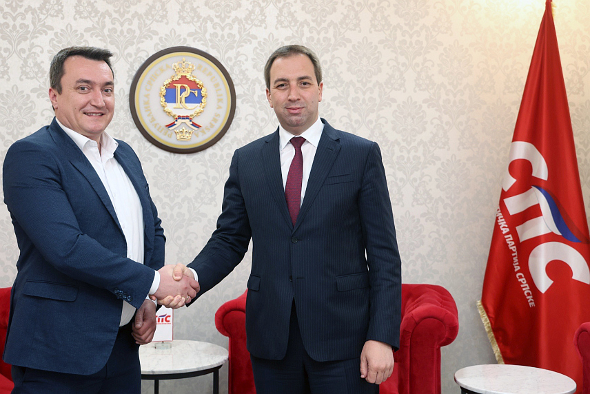 ГРАДИШКА, 15. АПРИЛА /СРНА/ - Предсједник Социјалистичке партије Српске /СПС/ Горан Селак именовао је одборника ове странке у Скупштини града Градишка Владимира Богојева за шефа Повјереништва Градског одбора СПС-а, чиме почиње нова фаза дјеловања партије у овом граду.