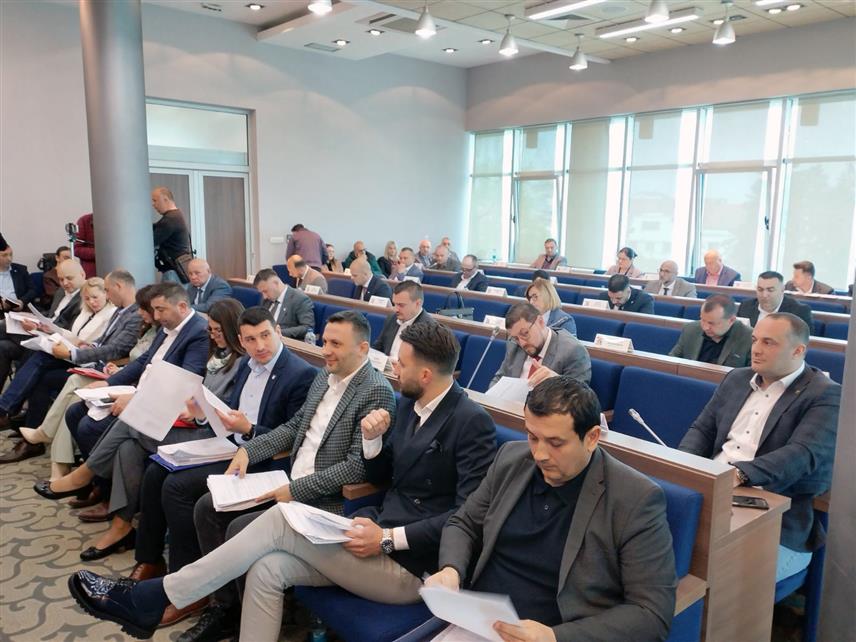 БИЈЕЉИНА, 15. АПРИЛА /СРНА/ - Скупштина града Бијељина усвојила је данас буџет града од 98,6 милиона КМ, а амандманима скупштинске већине седам одсто средстава је прераспоређено по ставкама.