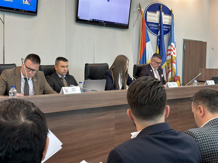 БИЈЕЉИНА, 15. АПРИЛА /СРНА/ - Одборници Скупштине града Бијељина прихватили су данас приједлог предузећа "Водовод и канализација" о повећању цијене воде у Бијељини која ће са досадашњих 1,17 КМ износити 1,40 КМ по метру кубном.