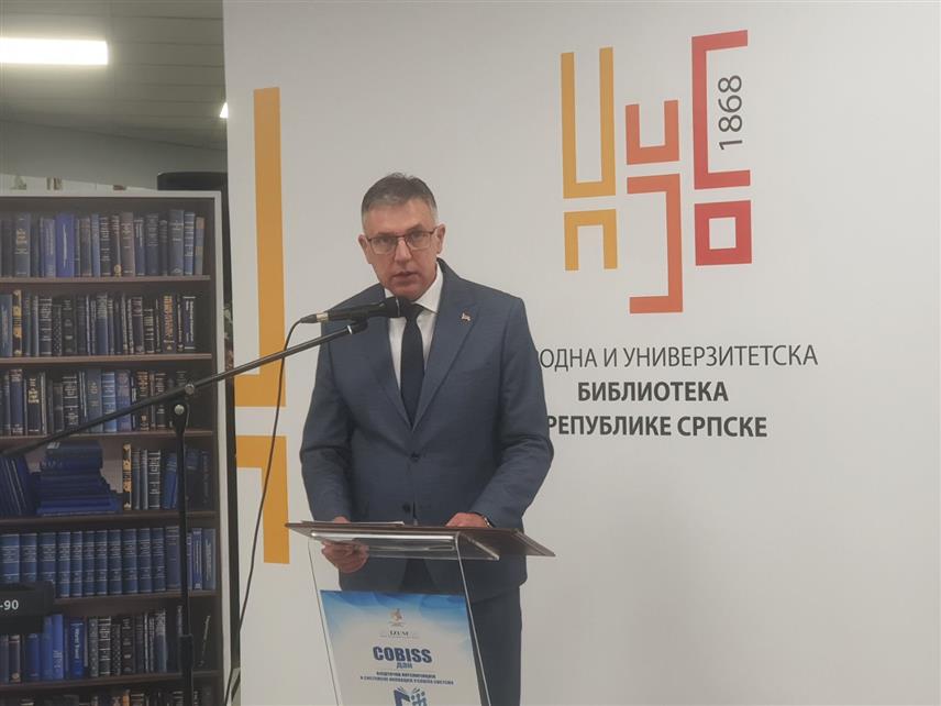 БАЊАЛУКА, 17. АПРИЛА /СРНА/ - Министар просвјете и културе Републике Српске Боривоје Голубовић у обраћању присутнима у Народној и универзитетској библиотеци гдје је присуствиовао скупу о примјени вјештачке интелигенције у систему "Кобис" - кооперативном онлајн библиографском сервису.