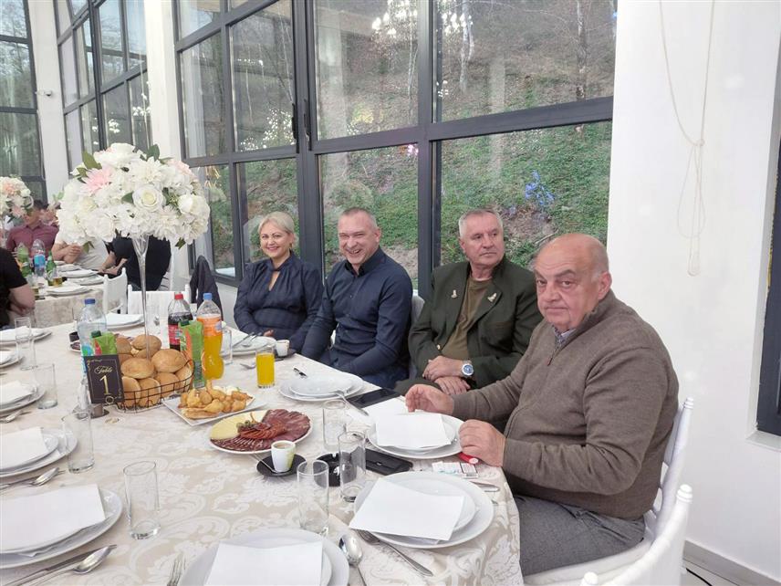 МИЛИЋИ, 17. АПРИЛА /СРНА/ - Ловци имају веома важну улогу, не само у очувању природе, већ и у заштити дивљачи, као и у спречавању ширења заразних болести кроз санитарни одстрел, изјавио је Срни предсједник Ловачког удружења "Комић" Милићи Радован Вишковић.