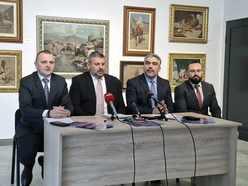 ИСТОЧНО САРАЈЕВО, 1. АПРИЛА /СРНА/ - Први Фестивал књижевности за дјецу и младе биће одржан 23. и 24. априла у свих шест општина Источног Сарајева – Палама, Источном Новом Сарајеву, Источној Илиџи, Трнову, Сокоцу и Источном Старом Граду, најавио је данас директор Фестивала Дејан Керлета.