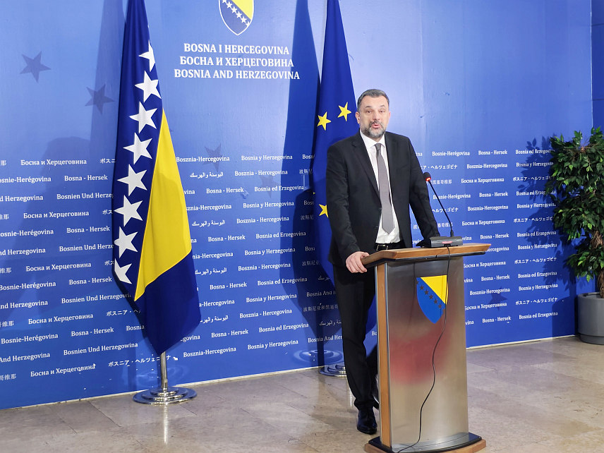 САРАЈЕВО, 1. АПРИЛА /СРНА/ - Министар иностраних послова у Савјету министара Елмедин Конаковић а конференцији за новинаре у Сарајеву.