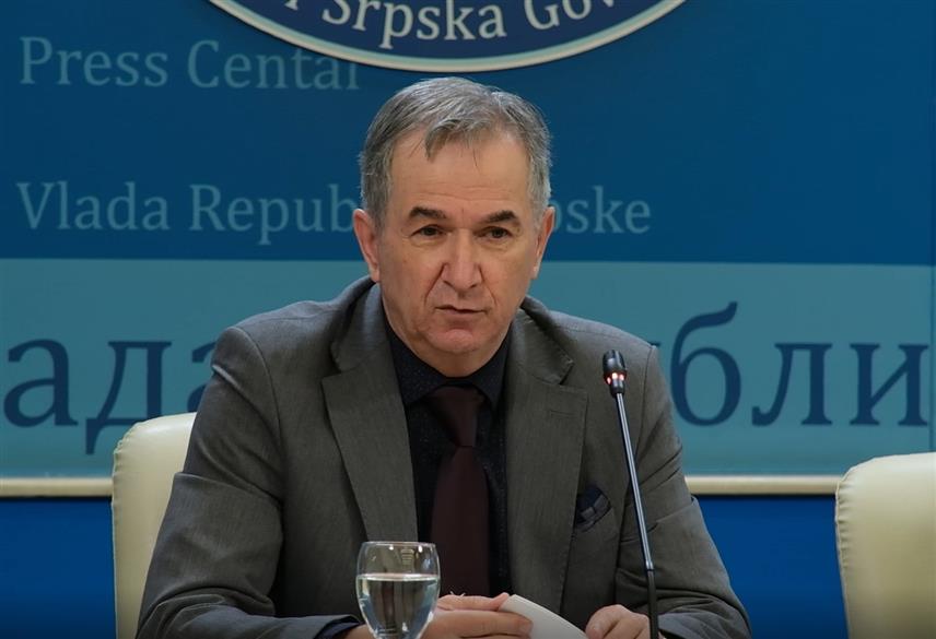 БАЊАЛУКА, 1. АПРИЛА /СРНА/ - Министар трговине и туризма Републике Српске Нед Пуховац изјавио је данас у Бањалуци да је Влада Српске донијела одлуку да се одриче буџетског дијела од акциза који износи 10 фенинга по литру горива.