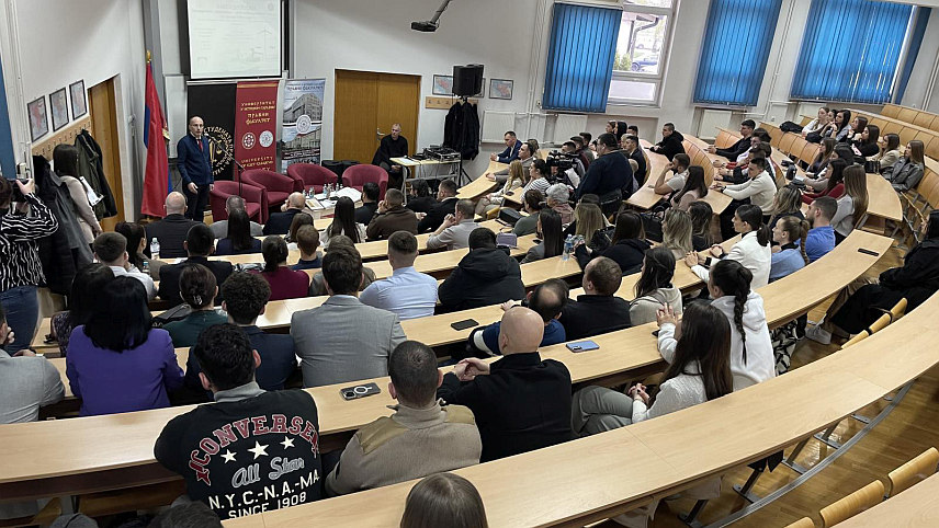 БИЈЕЉИНА, 1. АПРИЛА /СРНА/ - У Бијељини је одржана трибина о положају Универзитета у Приштини и изазовима са којима се суочава у правном оквиру на Косову и Метохији, са нагласком на правним аспектима борбе за опстанак ове високошколске установе, чије је привремено сједиште од 1999. године у Косовској Митровици.