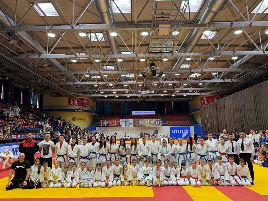 ПАЛЕ, 20. АПРИЛА /СРНА/ - Џију-џицу клуб "Јахорина" са Пала освојио је 39 медаља на међународним турниру у Бањалуци на којем је учествовало око 500 такмичара из региона.