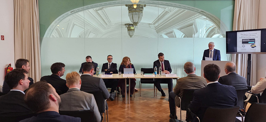 БЕЧ, 20. АПРИЛА /СРНА/ - У Бечу је данас одржана панел-дискусија под називом "Дејтонски оквир и политичке реалности у БиХ".