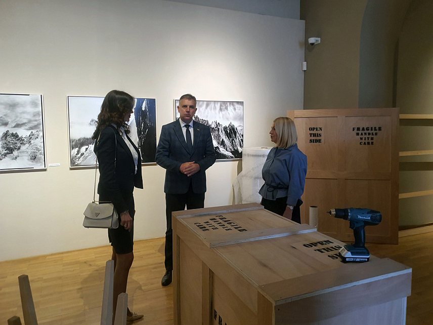 БАЊАЛУКА, 21. АПРИЛА /СРНА/ - Министар просвјете и културе Републике Српске Боривоје Голубовић састао се данас у Бањалуци са директором Музеја савремене умјетности Републике Српске Саритом Вујковић.