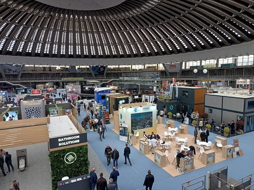 БЕОГРАД, 21. АПРИЛА /СРНА/ - У Београду је отворен Међународни сајам грађевинарства на којем ће се до петка, 24. априла, представити више од 500 излагача из 30 земаља свијета, а међу њима су и грађевинске компаније из Републике Српске.