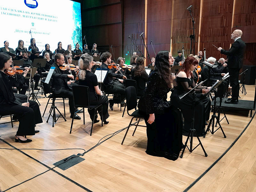 ПОДГОРИЦА, 21. АПРИЛА /СРНА/ - Дан сјећања обиљежен је симболичним програмом, односно извођењем драмске опере композитора и диригента Александра Седлара, која је представила страхоте и страдања у концентрационим логорима током Другог свјетског рата, те сцене из Независне државе Хрватске.