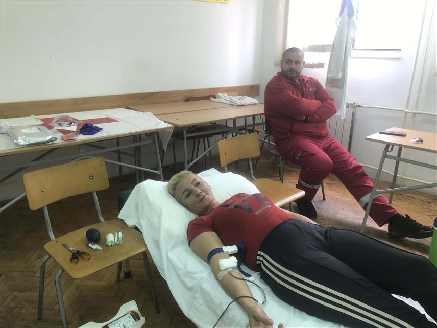 МИЛИЋИ, 22. АПРИЛА /СРНА/ - У акцији добровољног давања крви која је данас организована у Средњошколском центру "Милутин Миланковић" у Милићима прикупљено је 25 доза драгоцјене течности.