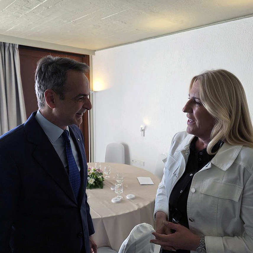 ДЕЛФИ, 22. АПРИЛА /СРНА/ - Српски члан Предсједништва БиХ Жељка Цвијановић разговарала је данас у Делфима са предсједником Владе Грчке Киријакосом Мицотакисом о актуелним темама и јачању сарадње.