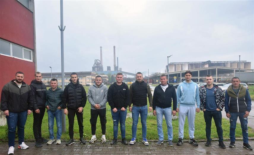 ЗВОРНИК, 22. АПРИЛА /СРНА/ - Компанија "Нова Алумина" из Зворника примила је у протеклих неколико дана 11 нових радника, који ће бити ангажовани у секторима одржавања и производње.