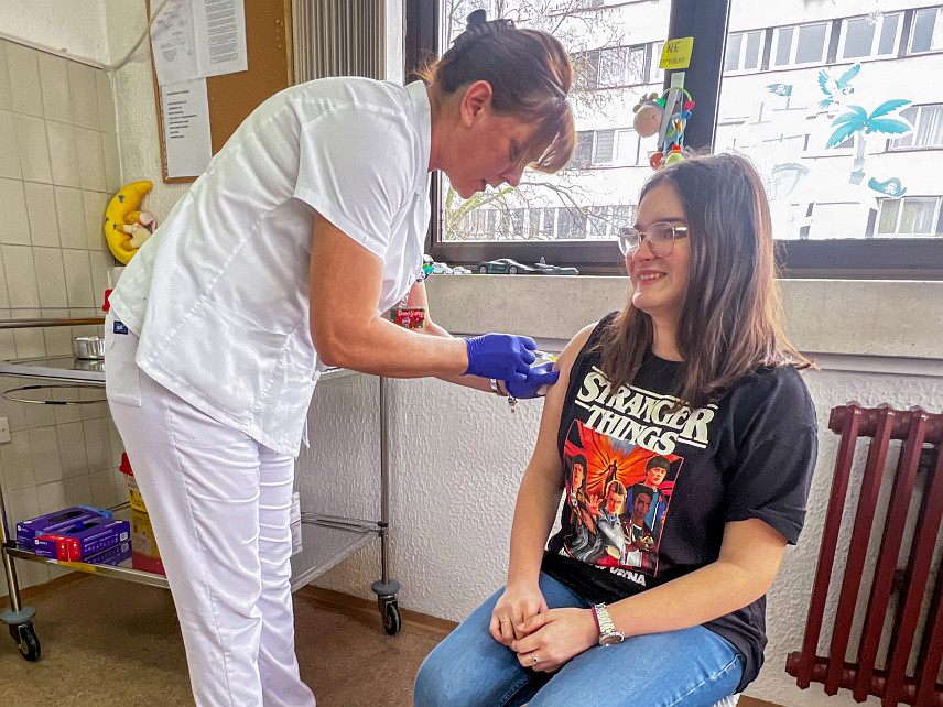 САРАЈЕВО, 23. АПРИЛА /СРНА/ – Обухват вакцином против морбила у БиХ је око 60 одсто, далеко испод прага неопходног за колективни имунитет, због чега је повећан ризик од нових епидемија, па надлежни и међународне организације позивају на хитно јачање система имунизације.