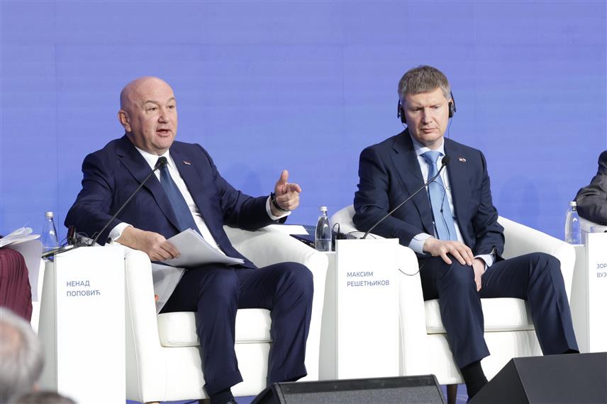 БЕОГРАД, 23. АПРИЛА /СРНА/ - Министар Србије без портфеља задужен за међународну економску сарадњу Ненад Поповић учествовао је на првом Српско-руском пословном форуму посвећен јачању економског партнерства између двије земље који је окупио више од 200 учесника из Србије и Русије, укључујући представнике државних институција, привреде, финансијског сектора, као и стручњаке из више области.