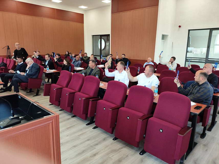 БРАТУНАЦ, 23. АПРИЛА /СРНА/ - Скупштина општине Братунац усвојила је данас одлуку о субвенционисању куповине првог стана младима до 40 година старости из ове локалне заједнице.