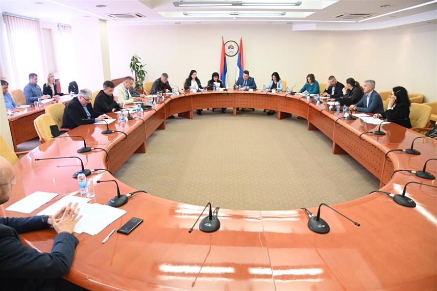 БАЊАЛУКА, 23. АПРИЛА /СРНА/ - Заједничкa комисијa Народне скупштине и Вијећа народа Републике Српске за усаглашавање закона, прописа и аката на сједници у Бањалуци.